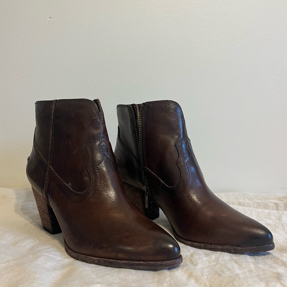 Frye Renee Seam Short Boot - never worn